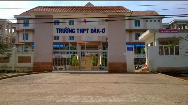 Một hiệu trưởng tử vong nghi rơi từ tầng 3 xuống - 1