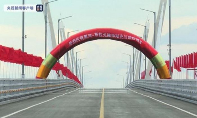 Cầu cao tốc đầu tiên nối Nga - Trung Quốc chính thức thông xe - 1