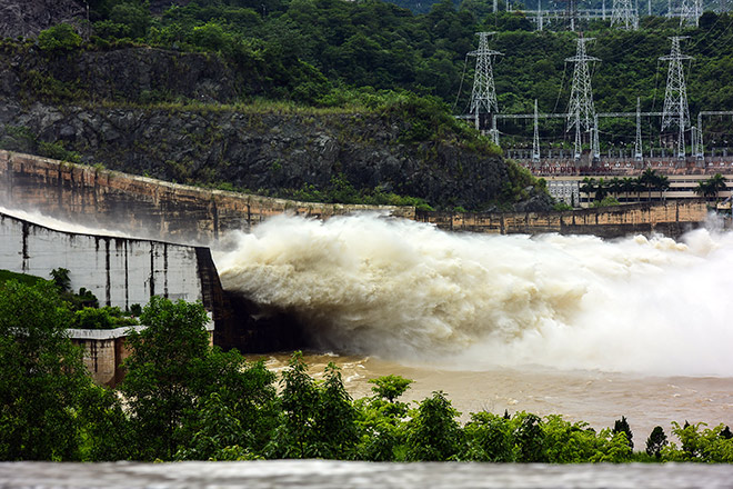 Khẩn cấp mở cửa xả đáy thoát lũ 2 hồ thủy điện lớn nhất Việt Nam - 1