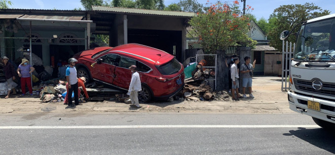 Tai nạn liên hoàn giữa 3 ôtô trên QL1 ở Thừa Thiên – Huế - 2