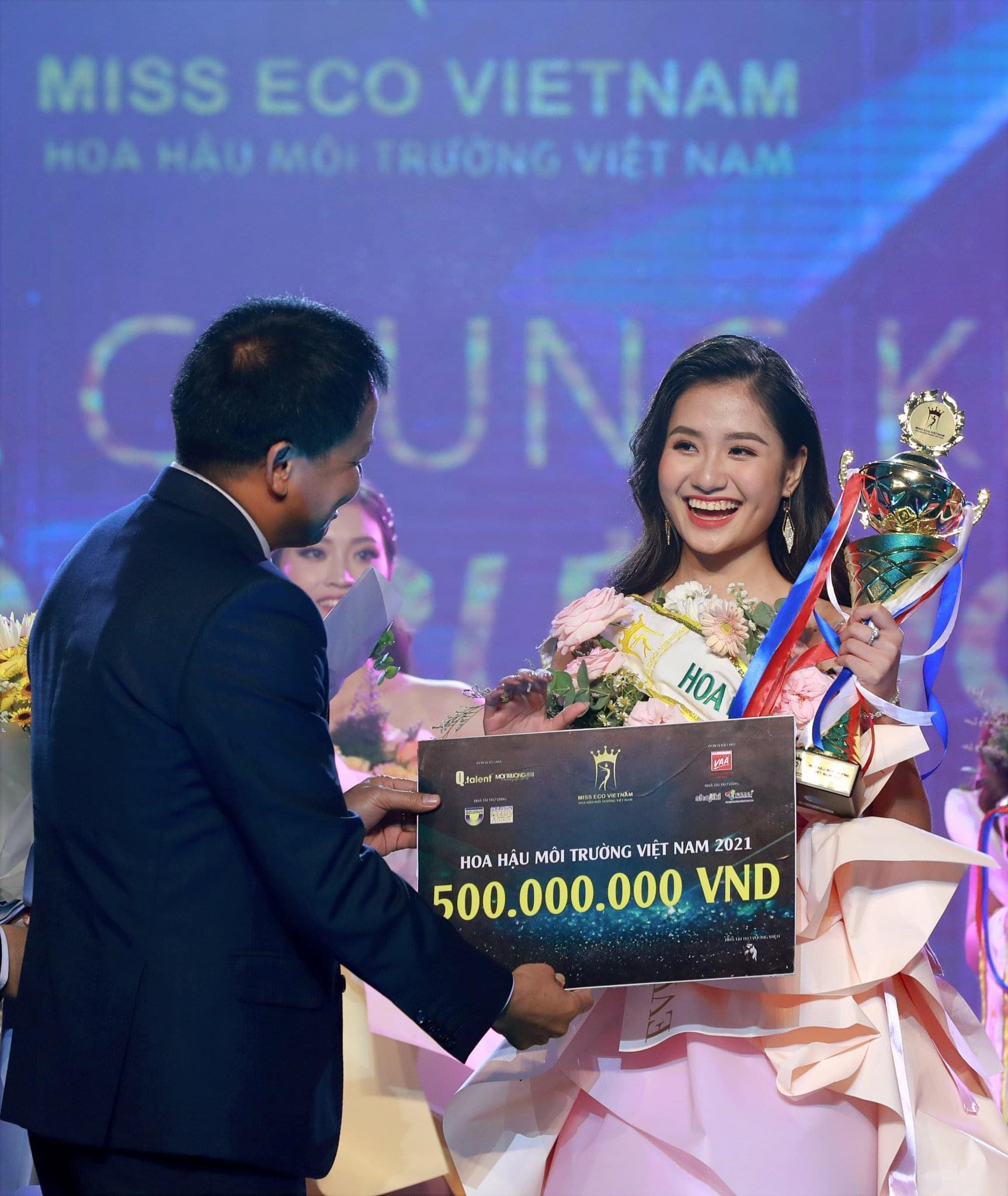 Nữ sinh 18 tuổi quê Bến Tre đăng quang “Hoa hậu Môi trường Việt Nam”, nhận thưởng 500 triệu - 1