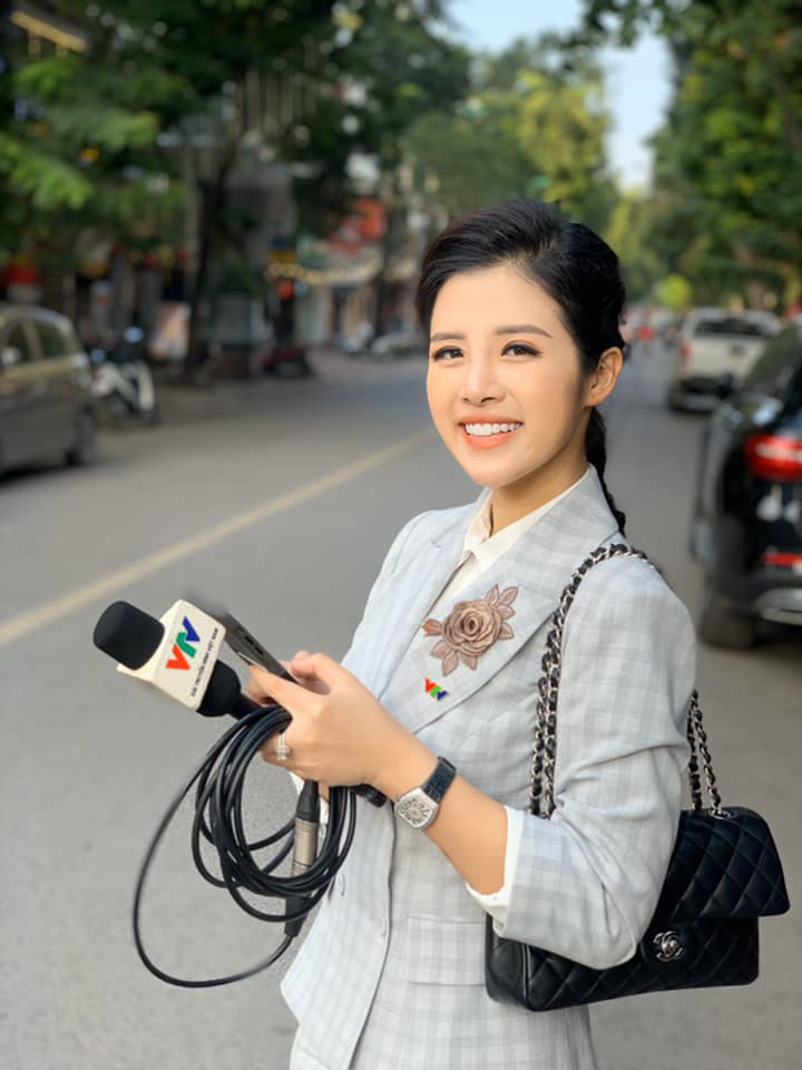 "BTV trẻ nhất VTV" hiếm hoi diện áo tắm khiến dân tình khen nức nở vì quá sexy - 1