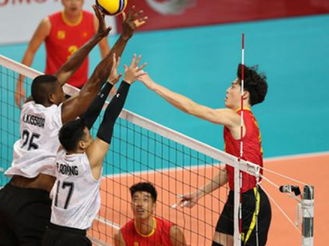 Foreign soldiers flooded the Vietnamese volleyball village