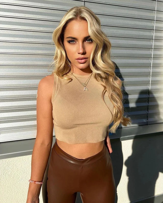 "Nữ cầu thủ bóng đá đẹp nhất thế giới" thường bị quấy rối vì quá gợi cảm - 9