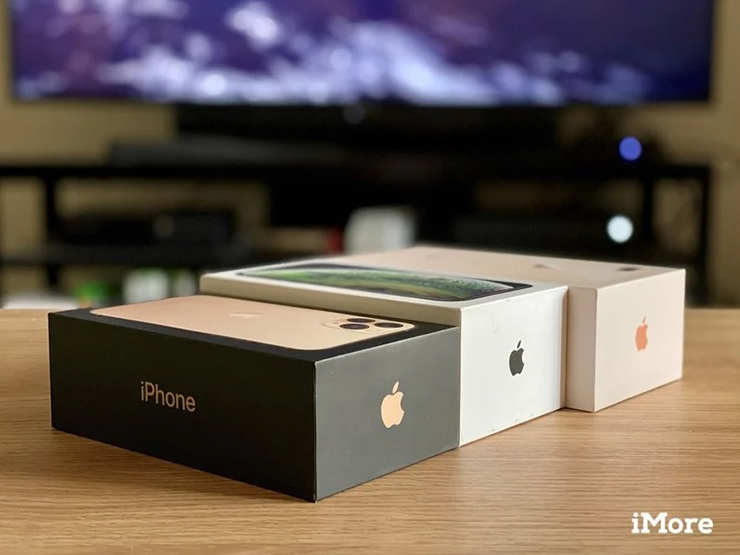 iPhone 12 tân trang với hộp màu nâu đầu tiên sắp lên kệ