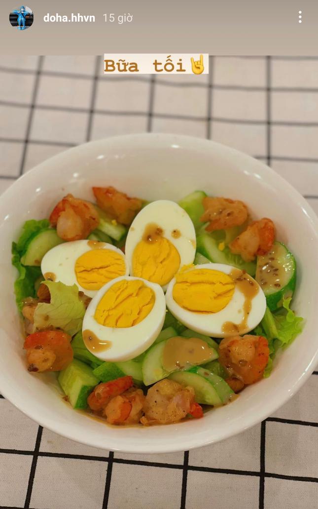 Hoa hậu Đỗ Hà khoe dáng không mỡ thừa với đồ bơi nhỏ nhất từ khi đăng quang - 4