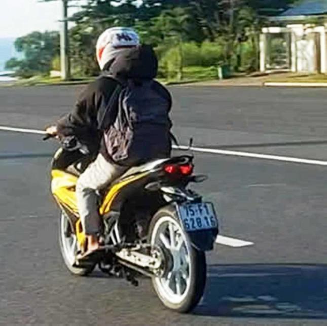 Truy tìm thanh niên liều lĩnh vượt chốt cấm, xuyên hầm đường bộ Hải Vân bằng xe máy - 2