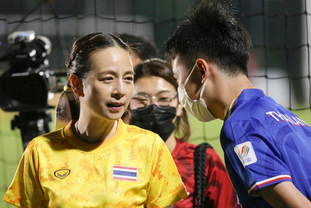 Rúng động U23 Thái Lan: Cầu thủ bị quấy rối, Madam Pang phải xin lỗi