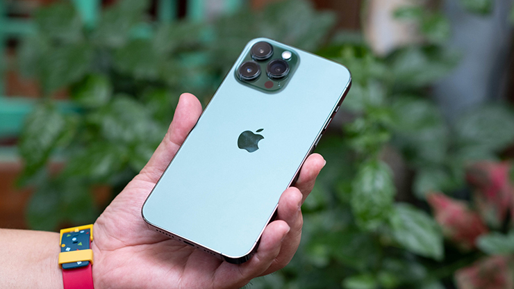 iPhone 13 và iPhone 13 Pro vẫn đang siêu "đắt hàng" - 1