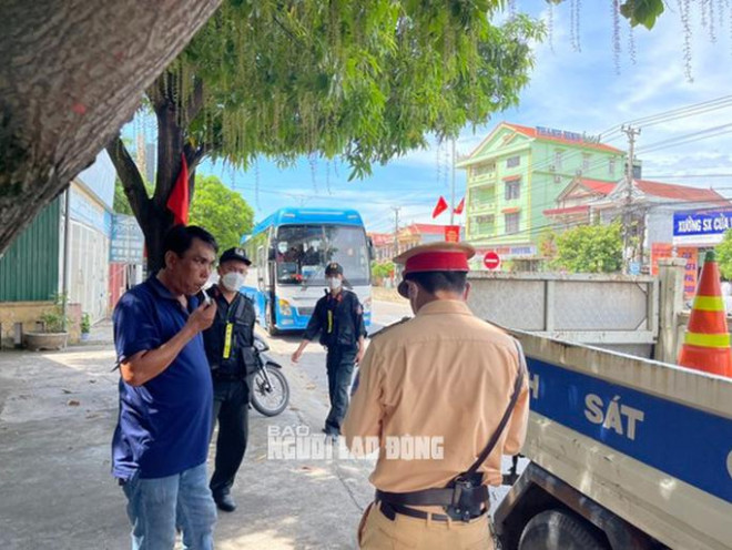 Tài xế xe ô tô ở Quảng Bình dương tính với ma túy khi đang chở 40 khách - 1