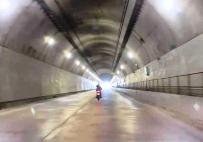 Chạy xe mô tô vào hầm Hải Vân vì “đi theo chỉ dẫn trên Google map” - 1
