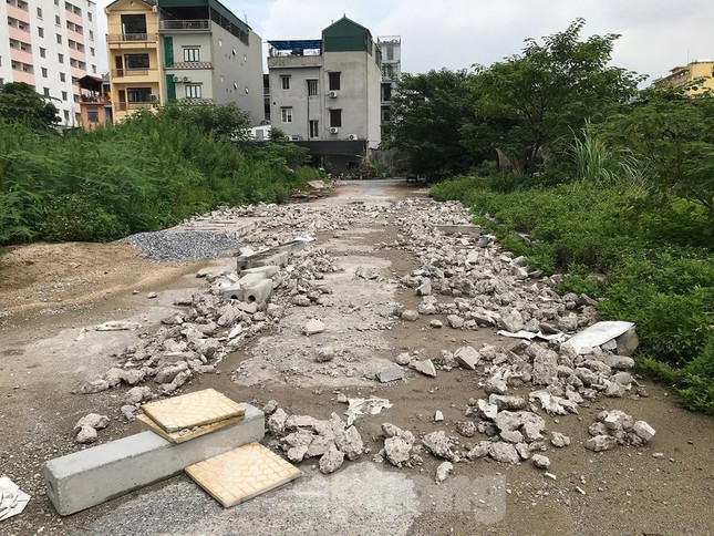 Gà, vịt ''nương tựa'' khu chung cư tái định cư trăm tỷ ở Hà Nội - 6