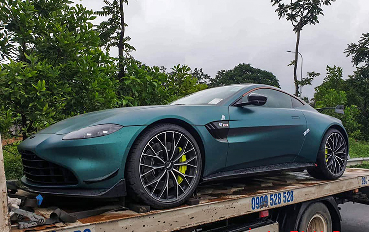 Bộ đôi siêu xe Aston Martin có mặt tại Việt Nam - 1