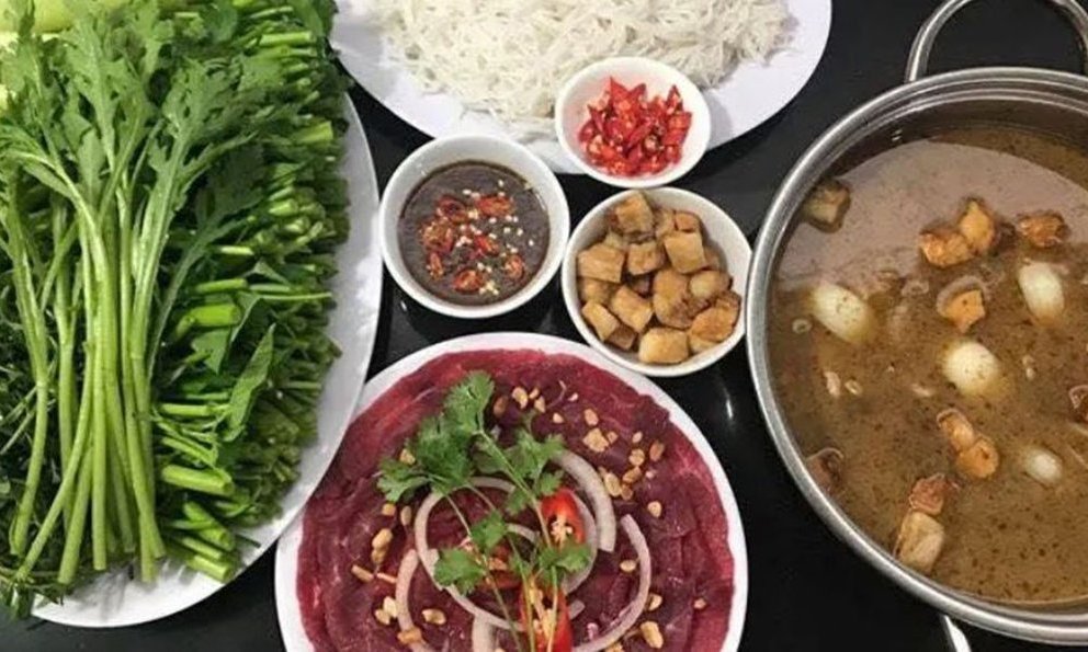 Món ngon cuối tuần: Cách nấu lẩu bò mắm ruốc đặc sản Bình Dương - 1