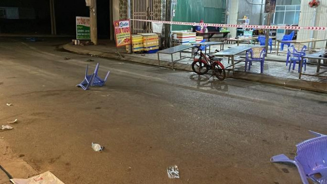 Ẩu đả trong quán nhậu lúc giữa đêm, 1 người chết, 2 người trọng thương - 1