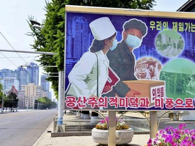 Triều Tiên bùng phát dịch bệnh mới giữa bão COVID-19