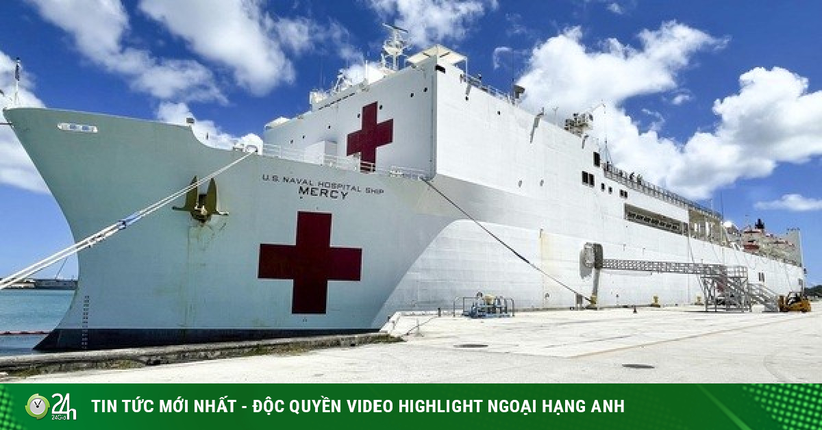 米海軍最大の病院船がベトナムに到着