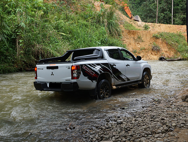 Giá xe Mitsubishi Triton lăn bánh tháng 6/2022, tặng camera lùi - 14