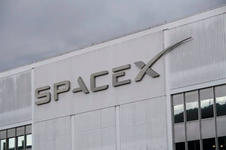Viết thư chỉ trích Elon Musk, nhiều nhân viên SpaceX bị sa thải - 1