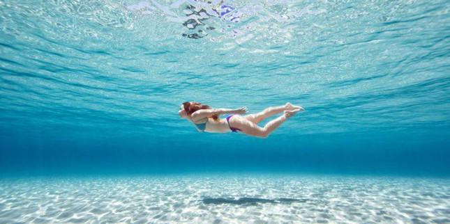 Đi bể bơi mùa hè có thể khiến bạn mắc những bệnh nghiêm trọng sau, cần đặc biệt lưu ý - 1