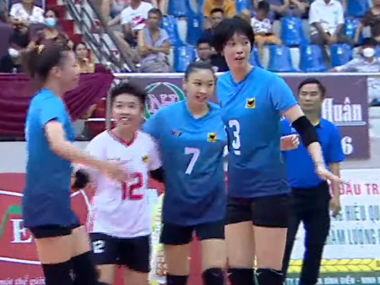 Exploding Thanh Thuy 1m93 sublimation, Long An won the Hoa Lu Cup women's volleyball championship
