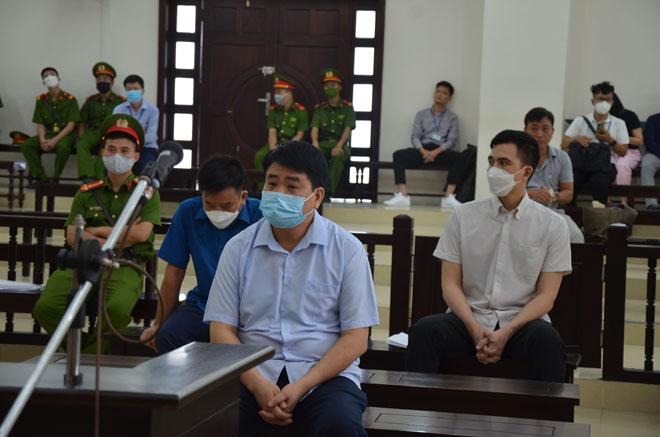 Hình ảnh cựu Chủ tịch TP.Hà Nội Nguyễn Đức Chung tại toà phúc thẩm vụ án mua chế phẩm Redoxy -3C - 3