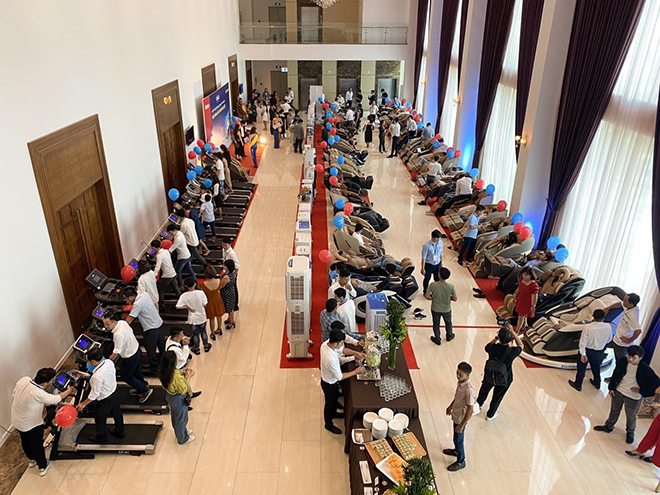 Gần 10.000 người trải nghiệm ghế massage, máy chạy bộ Daikiosan - 1