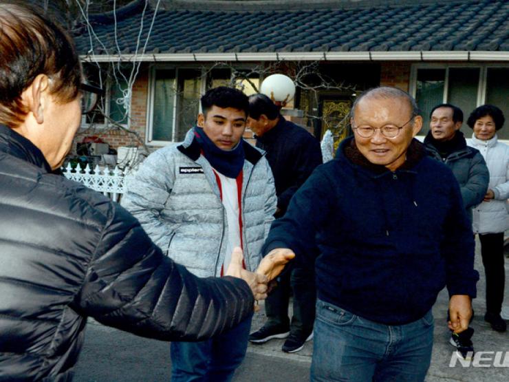 ĐT Việt Nam cho Thái Lan "hít khói" bảng xếp hạng FIFA, bất ngờ đội Đông Nam Á tiến bộ nhất 5 Thầy Park về quê mừng thọ mẹ 100 tuổi, báo Trung Quốc sợ Việt Nam dự World Cup