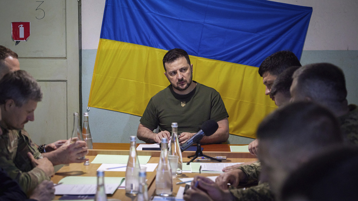 Cố vấn của ông Zelensky: Ukraine giống thành viên NATO, gia nhập không còn quan trọng - 1