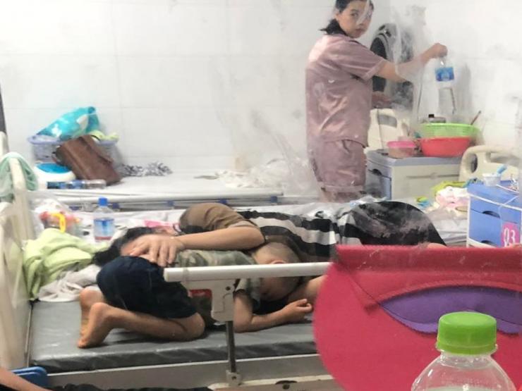 Nhiều người ở Hà Nội nhập viện cấp cứu trong đợt nắng nóng - 1