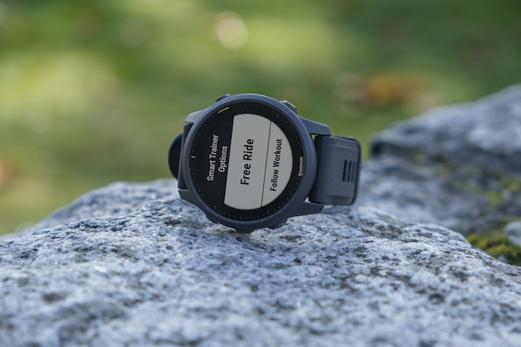 Garmin ra mắt bộ đôi smartwatch mới, có phiên bản sạc bằng Mặt Trời - 1