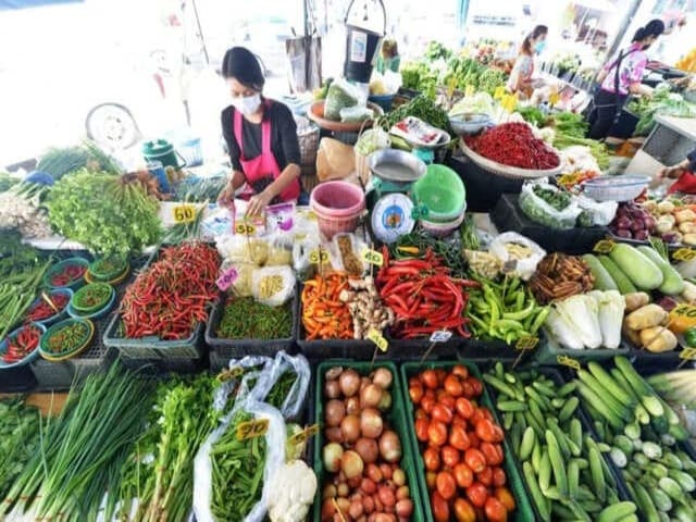 Quốc gia giàu mạnh của châu Á cũng khủng hoảng, dân đi chợ không dám mua rau vì quá đắt