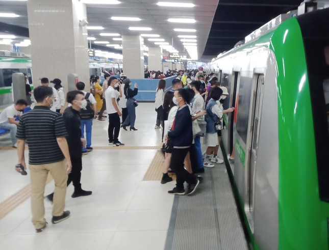 Đường sắt Cát Linh- Hà Đông cho hành khách mang xe đạp gấp lên tàu - 1