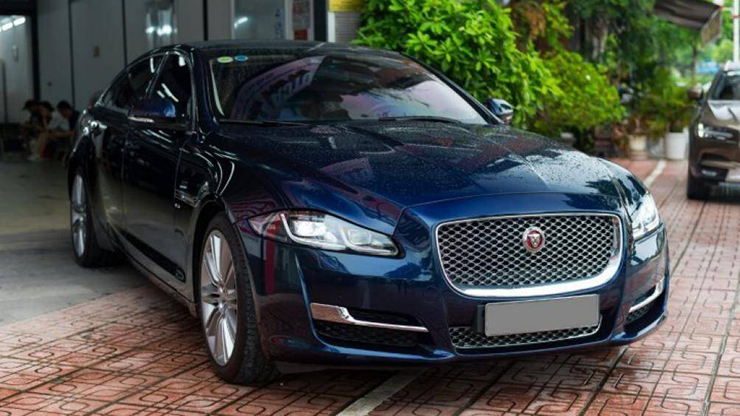 Một chiếc Jaguar XJL Portfolio cũ tại Hà Nội đang được rao bán với mức giá 4,68 tỷ đồng dù mới đi được 6.666 km
