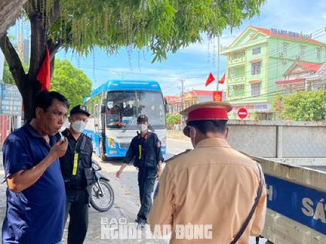 Tài xế xe ô tô ở Quảng Bình dương tính với ma túy khi đang chở 40 khách
