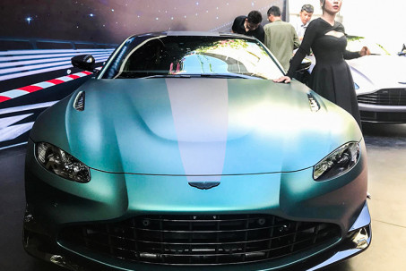 Bộ đôi siêu xe Aston Martin mới xuất hiện tại Việt Nam, giá bán hơn 19 tỷ đồng