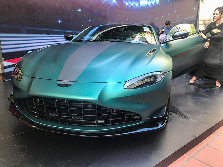 Bộ đôi siêu xe Aston Martin mới xuất hiện tại Việt Nam, giá bán hơn 19 tỷ đồng - 1