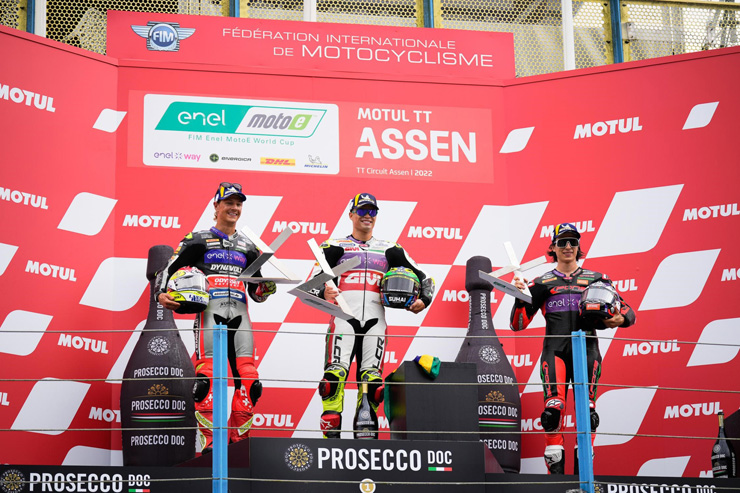 Đua xe MotoGP, Dutch TT: Ducati có chiến thắng đầu tiên sau 14 năm ở &#34;đền thờ tốc độ&#34; - 1