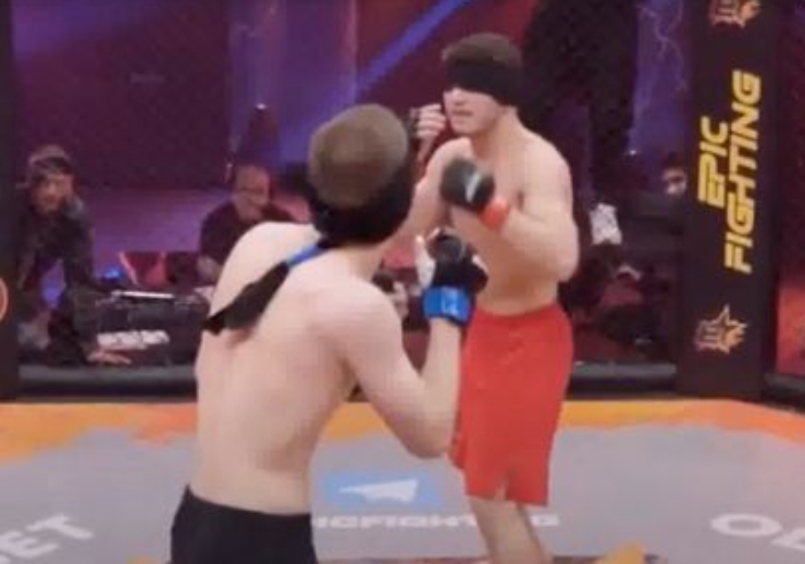MMA chưa từng thấy: Bốn võ sĩ bịt mắt đánh nhau đến &#34;sứt đầu mẻ trán&#34; - 1