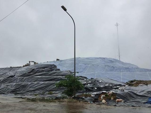 Hà Nội: Bãi rác Xuân Sơn tạm dừng tiếp nhận rác để phòng ngừa sự cố môi trường