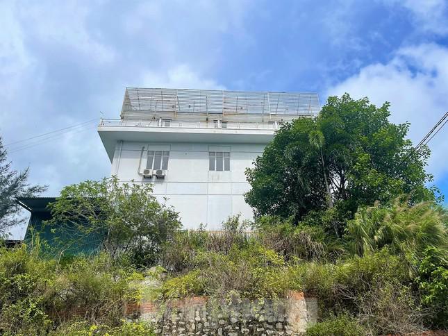 Toàn cảnh khu &#34;bệnh viện ma&#34; gần 70 triệu USD bỏ hoang ở Quảng Ninh - 1