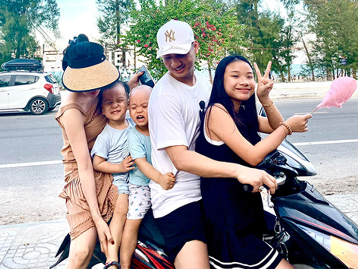 MC Thành Trung lên tiếng về hình ảnh kẹp 5 đi xe máy khiến dân mạng xôn xao