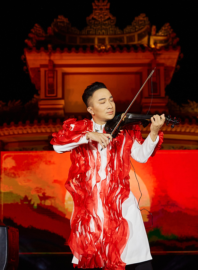 Lãng tử violin Hoàng Rob khoác áo mới cho nhạc Trịnh Công Sơn - 1