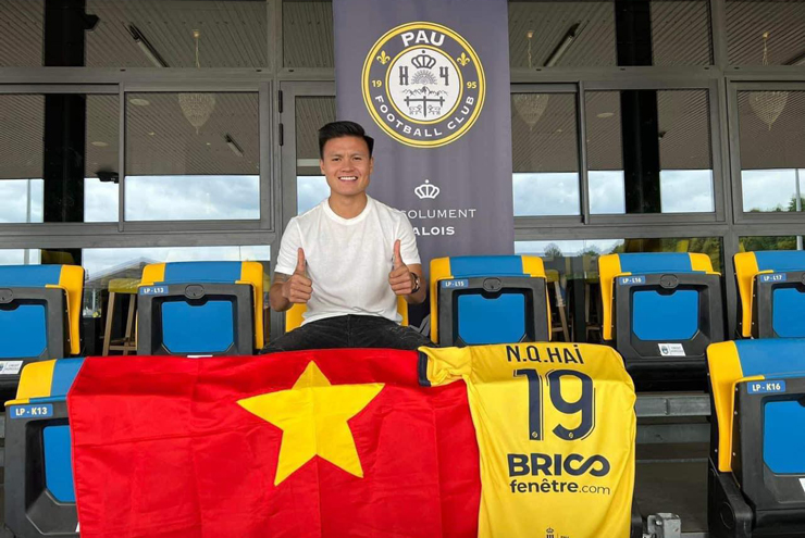 Quang Hải đón tin cực vui: Chính thức gia nhập Pau FC, rạng rỡ khoe số áo - 1