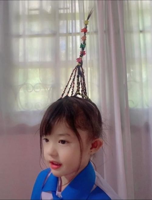 คุณแม่ไทยสร้างทรงผมทุกวัน 