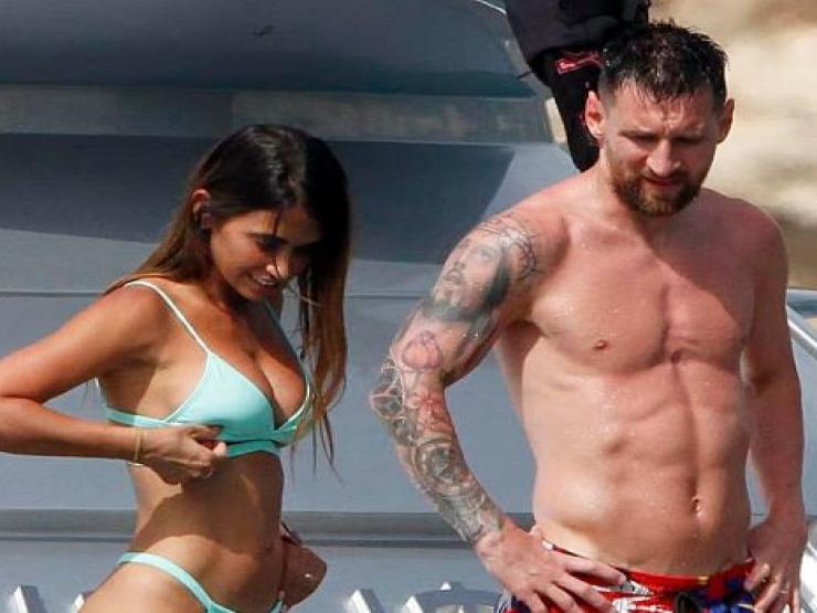 Messi ngủ nướng bị Suarez bỡn cợt, vợ đẹp nhảy cực sung ở hộp đêm