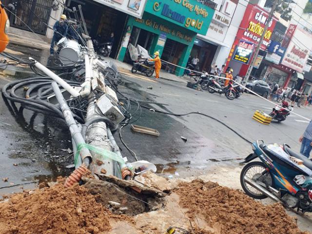 Vụ trụ điện đổ xuống đường ở quận Tân Bình: Tổng Công ty Điện lực TP.HCM nói gì?