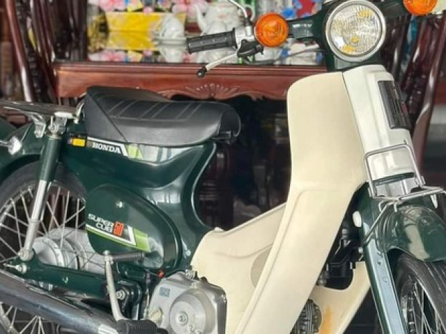 Xe máy ”huyền thoại” từng khiến dân Việt mê mẩn: Honda Cub 81 ”kim vàng giọt lệ” hot tận bây giờ, rao bán  hơn trăm triệu đồng
