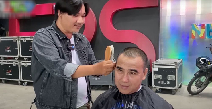 MC Quyền Linh bất ngờ bị Ngọc Lan cạo đầu trước giờ lên sóng - 1