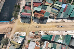 Nhìn từ flycam tuyến đường mới với loạt nhà ”siêu mỏng, siêu méo” ở Hà Nội